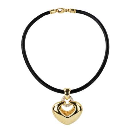 Pendentif Bulgari en or avec diamants, en forme de cœur sur un bracelet en caoutchouc. - photo 5