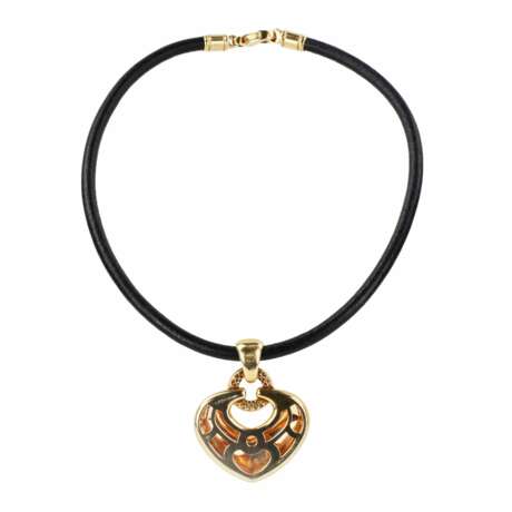 Pendentif Bulgari en or avec diamants, en forme de cœur sur un bracelet en caoutchouc. - photo 7
