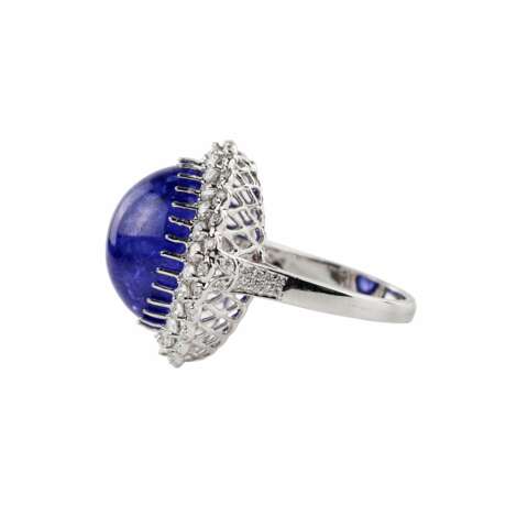 Ring in 18K white gold with tanzanite, cabochon cut, and loose diamonds. - Foto 3