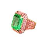 12.30 ct Colombian emerald ring with 2.15ct pink sapphires in 18k gold. - photo 1