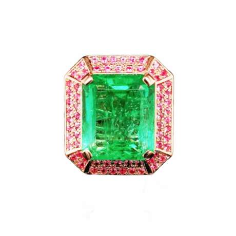 12.30 ct Colombian emerald ring with 2.15ct pink sapphires in 18k gold. - photo 2
