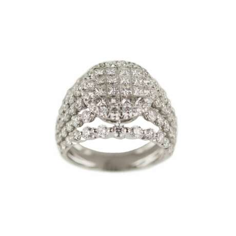18k gold ring with diamonds. - photo 1
