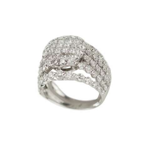 18k gold ring with diamonds. - photo 2