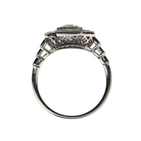 Elegant platinum ring with diamonds and sapphires. - photo 5