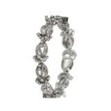 White gold bracelet with diamond flower links. - photo 1