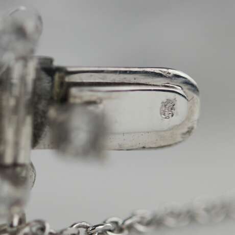 White gold bracelet with diamond flower links. - photo 5