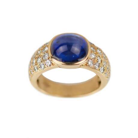 Золотое кольцо с сапфиром и бриллиантами. - фото 1