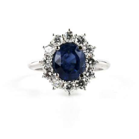 Gold ring with natural sapphire and diamonds - photo 5