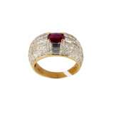 Gold ring with ruby and diamonds. - photo 1