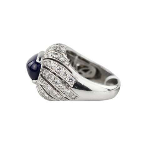 Bague en or avec saphir et diamants. - photo 5