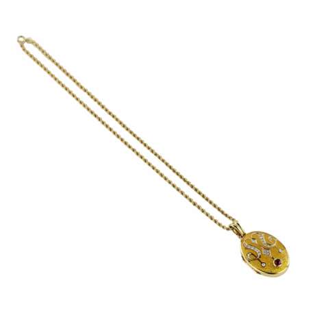 Pendentif en or sur chaîne avec un rubis, dans son ecrin d`origine. Faberge, France. - photo 4