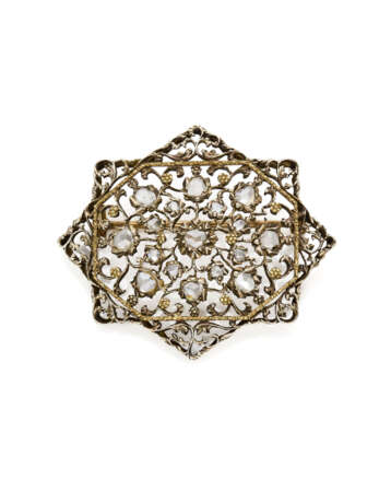BUCCELLATI (attr.) | Rose cut diamond, yellow gold and silver openwork brooch, g 4.39 circa, length cm 3.5 circa. - Foto 1