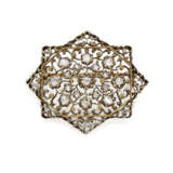 BUCCELLATI (attr.) | Rose cut diamond, yellow gold and silver openwork brooch, g 4.39 circa, length cm 3.5 circa. - Foto 2