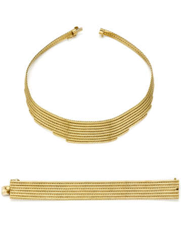 GIANMARIA BUCCELLATI | Yellow gold braided jewellery set comprising cm 16.50 circa band bracelet and cm 33.30 circa graduated necklace with tapered ends, in all g 122.57 circa. Marked 12 CO. In original case - Foto 1