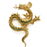 Emerald and yellow gold dragon shaped brooch, rubies for the eyes, g 26.68 circa, length cm 6.20 circa. Marked 582 MI. - фото 2