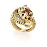FRASCAROLO | Enamel and yellow gold tiger shaped ring with rubies for the eyes, g 19.15 circa size 14/54. Marked FC, 347 AL. (defects) - photo 1