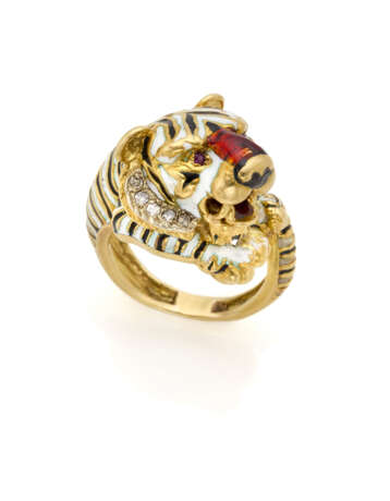 FRASCAROLO | Enamel and yellow gold tiger shaped ring with rubies for the eyes, g 19.15 circa size 14/54. Marked FC, 347 AL. (defects) - photo 2