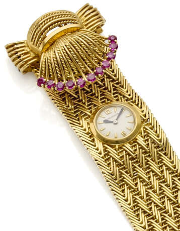 KUTCHINSKY - JAEGER LECOULTRE | Yellow gold band bracelet with watch accented with diamonds and rubies, duoplan movement, diamonds in all ct. 0.80 circa, g 110.04 circa, length cm 20.0 circa. Dial signed, bracelet signed and marked Kutchinsky, initia - photo 3