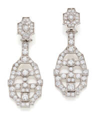 Diamond and platinum pendant earrings, diamonds in all ct. 7.10 circa, g 22.33 circa, length cm 6.0 circa. With original case
