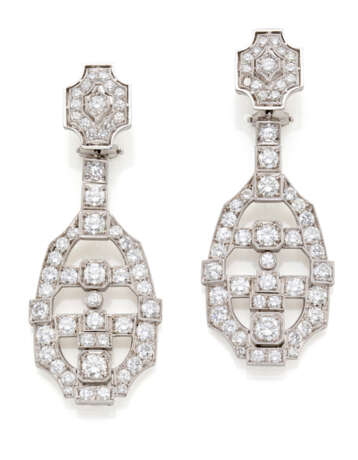 Diamond and platinum pendant earrings, diamonds in all ct. 7.10 circa, g 22.33 circa, length cm 6.0 circa. With original case - photo 1
