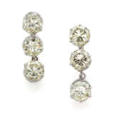 Round diamond and white gold pendant earrings, in all ct. 6.10 circa, g 4.80 circa, length cm 2.30 circa. - photo 1