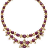 Diamond, cabochon ruby and yellow gold necklace, diamonds in all ct. 9.70 circa, rubies in all ct. 155.00 circa, g 118.97 circa, length cm 41.50, h cm circa. French assay and goldsmith marks. - photo 1