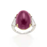 PEDERZANI | Cabochon ct. 29.80 ruby and triangular diamond yellow gold and platinum ring, diamonds in all ct. 2.50 circa, g 14.10 circa size 13/53. Signed and marked Pederzani, 1311 MI and with ruby carat weight. | | Appended short report CISGEM n. - фото 1