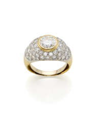 Round ct. 1.70 circa diamond bi-coloured gold ring accented with smaller diamonds, in all ct. 3.70 circa, g 9.59 circa size 16/56.