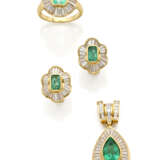 Diamond, emerald and yellow gold jewellery set comprising size 17/57 ring, cm 1.80 circa earrings and cm 3.50 circa pendant, diamonds in all ct. 4.40 circa, emeralds in all ct. 5.20 circa, in all g 32.81 circa. - photo 1