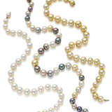 Three white, grey and gold graduated pearl necklaces, mm 10.30 to mm 15.00 circa pearls, cm 51.00, cm 46.00 and cm 42.00 circa necklaces, with bi-coloured gold hidden clasps, in all g 296.40 circa. - photo 3