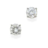 Round ct. 1.96 and ct. 1.98 diamond and white gold earrings, g 3.87 circa, length cm 0.9 circa. Cased by Gioielli Fontana | | Appended diamond report CISGEM n. 52184 11/09/2009, Milano | Appended diamond report CISGEM n. 52185 11/09/2009, Milan. - фото 2