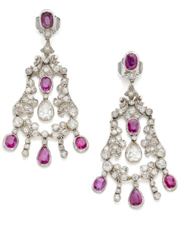 Old mine diamond, ruby and platinum pendant earrings, rubies in all ct. 6.00 circa, diamonds in all ct. 4.60 circa of which two ct. 0.90 circa pear diamonds, with previous fittings, in all g 25.71 circa, length cm 6.60 circa. - фото 1