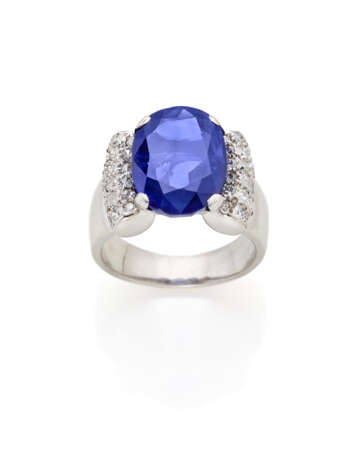 Oval ct. 8.00 circa sapphire and diamond white gold ring, g 13.98 circa size 14/54. | | Appended gemmological report CISGEM n. 27043 15/02/2024, Milano - фото 1