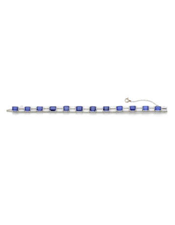 Octagonal sapphire and baguette diamond white gold bracelet, sapphires in all ct. 17.40 circa, diamonds in all ct. 7.90 circa, g 37.24 circa, length cm 17.70 circa. - photo 3