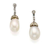 Natural saltwater pearl, diamond and white gold pendant earrings, mm 9.73-11.04 x 15.00 and mm 9.95-10.16 x 14.45 circa pearls, g 8.72 circa, length cm 3.10 circa. Cased by Cusi | | Appended gemmological report CISGEM n. 26629 18/12/2023, Milano - Foto 1