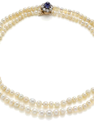 Two strand natural slightly irregular saltwater pearl graduated necklace accented with cabochon ct. 3.30 circa sapphire, diamond, yellow gold and silver clasp, mm 4.20 to mm 6.60 circa pearls, diamonds in all ct. 1.10 circa, g 33.40 circa, length cm - фото 3