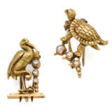 Diamond and chiseled yellow gold lot comprising cm 2.70 circa turtle shaped brooch together with cm 2.30 circa stork shaped brooch, diamond in all ct. 0.20 circa, in all g 11.87 circa. - photo 1