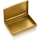 Yellow chiseled gold snuff box, g 96.38 circa, length cm 7.2, width cm 4.9, h cm 1.4 circa. - фото 3