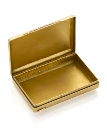 Yellow chiseled gold snuff box, g 96.38 circa, length cm 7.2, width cm 4.9, h cm 1.4 circa. - photo 3