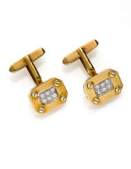 Diamond and bi-coloured gold cufflinks, diamonds in all ct. 0.30 circa, g 16.47 circa, length cm 1.7 circa.