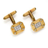 Diamond and bi-coloured gold cufflinks, diamonds in all ct. 0.30 circa, g 16.47 circa, length cm 1.7 circa. - Foto 2