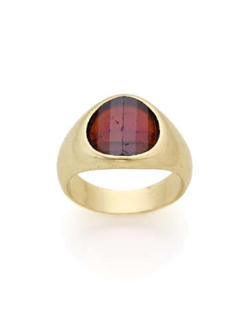 POMELLATO | Garnet and yellow gold ring, g 11.34 circa size 18/58. Marked 469 MI. - Foto 1