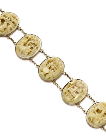 Oriental miniature carved bone and gilded metal bracelet, g 17.40 circa, length cm 17.0 circa. In original case (defects and losses) - Foto 1