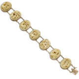 Oriental miniature carved bone and gilded metal bracelet, g 17.40 circa, length cm 17.0 circa. In original case (defects and losses) - Foto 3