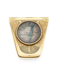 Mussolini silver medal and yellow chiseled gold money clip, g 57.61 circa, length cm 6.1, width cm 5.7 circa.