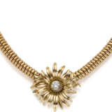Yellow gold tubogas necklace accented with cm 3.40 circa floral centerpiece with round ct. 0.45 circa diamond, g 59.78 circa, length cm 42.5 circa. (slight defects and modifications) - Foto 1