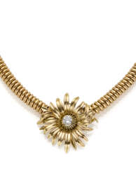 Yellow gold tubogas necklace accented with cm 3.40 circa floral centerpiece with round ct. 0.45 circa diamond, g 59.78 circa, length cm 42.5 circa. (slight defects and modifications)