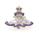 Diamond, enamel and bi-coloured 9K gold Royal Artillery Regiment brooch, g 4.82 circa, length cm 3.00 circa. British hallmarks. - photo 1