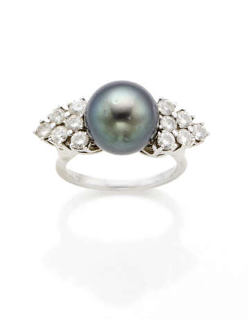 Tahiti pearl, diamonds and white gold ring, mm 11.70 circa pearl, g 7.37 circa size 16/56. - photo 1