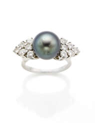Tahiti pearl, diamonds and white gold ring, mm 11.70 circa pearl, g 7.37 circa size 16/56.